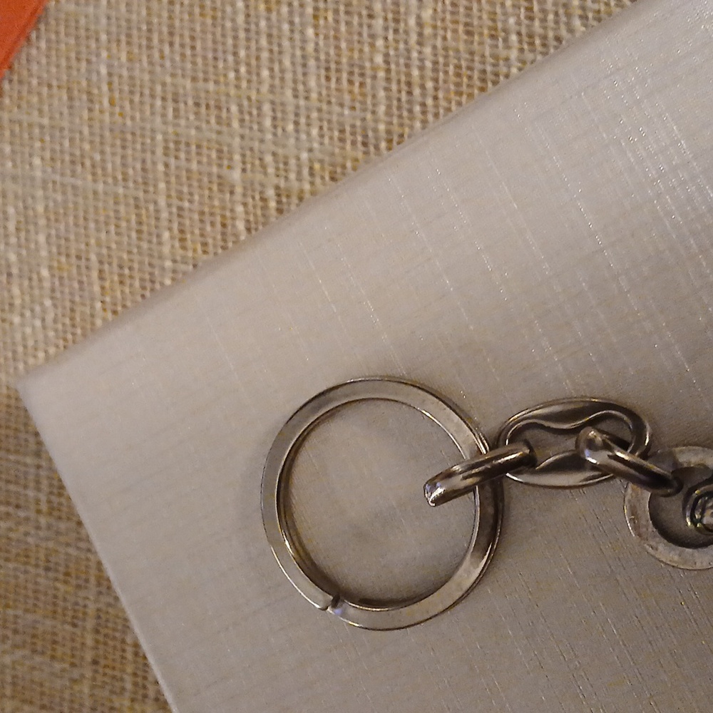 Key Chain silver tone. - Picture 3 of 4